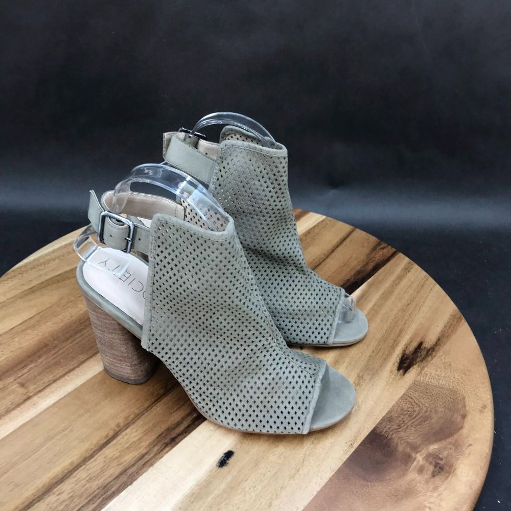 Sole Society Beige Perforated Slingback Block Heel Sandals Womens Size 6